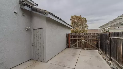 Exterior - 1066 Ruess Rd, Ripon, CA 95366 photo 5 of 14