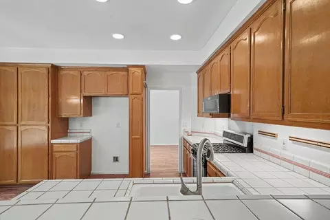 Kitchen - 1066 Ruess Rd, Ripon, CA 95366 photo 5 of 6