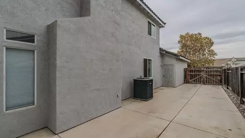 Exterior - 1066 Ruess Rd, Ripon, CA 95366 photo 3 of 14