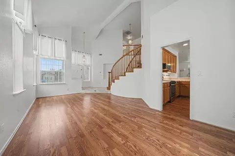 Living - 1066 Ruess Rd, Ripon, CA 95366 photo 3 of 10
