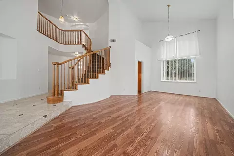 Living - 1066 Ruess Rd, Ripon, CA 95366 photo 2 of 10
