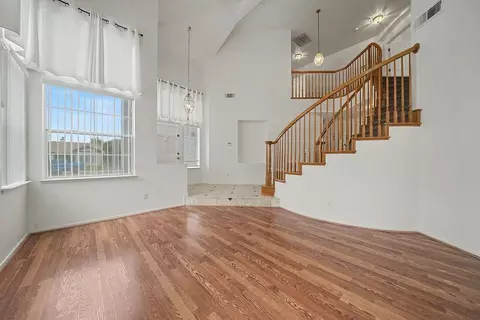 Living - 1066 Ruess Rd, Ripon, CA 95366 photo 4 of 10