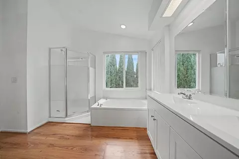 Bath - 1066 Ruess Rd, Ripon, CA 95366 photo 3 of 4