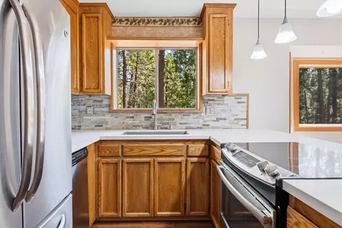 Kitchen - 2173 Silver Dr, Arnold, CA 95223 photo 2 of 2