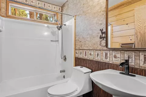 Bath - 2173 Silver Dr, Arnold, CA 95223 photo 1 of 2