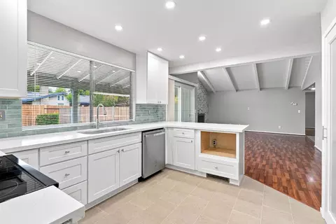 Kitchen - 1240 Govannina Dr, Modesto, CA 95355 photo 3 of 4