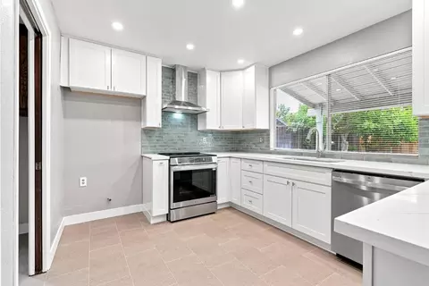 Kitchen - 1240 Govannina Dr, Modesto, CA 95355 photo 4 of 4