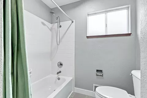 Bath - 1240 Govannina Dr, Modesto, CA 95355 photo 3 of 3