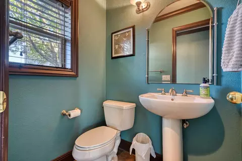 Bath - 4841 Val Verde Rd, Loomis, CA 95650 photo 5 of 5