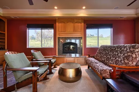 Living - 4841 Val Verde Rd, Loomis, CA 95650 photo 5 of 9