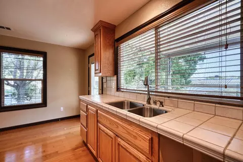 Kitchen - 4841 Val Verde Rd, Loomis, CA 95650 photo 1 of 3