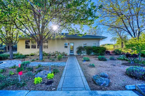 Exterior - 4841 Val Verde Rd, Loomis, CA 95650 photo 4 of 9