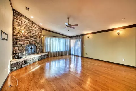 Living - 4841 Val Verde Rd, Loomis, CA 95650 photo 2 of 9