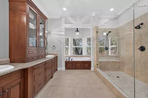 Bath - 1300 Large Oak Dr, Placerville, CA 95667 photo 6 of 12
