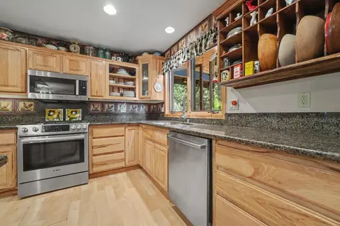 Kitchen - 25381 Madrone Ct, Volcano, CA 95689 photo 4 of 8