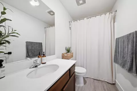 Bath - 756 Brianne Ct, Merced, CA 95341 photo 2 of 2
