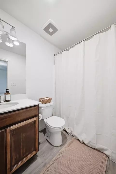 Bath - 756 Brianne Ct, Merced, CA 95341 photo 1 of 2