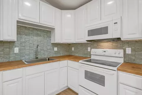 Kitchen - 9323 Central Ave, Orangevale, CA 95662 photo 6 of 7