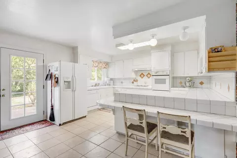 Kitchen - 9323 Central Ave, Orangevale, CA 95662 photo 2 of 7