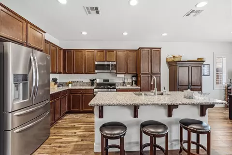 Kitchen - 21224 Grapevine Dr, Patterson, CA 95363 photo 1 of 2