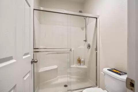 Bath - 21224 Grapevine Dr, Patterson, CA 95363 photo 2 of 5