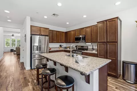 Kitchen - 21224 Grapevine Dr, Patterson, CA 95363 photo 2 of 2