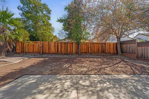 Exterior - 132 Henry Ct, Tracy, CA 95376 photo 8 of 9