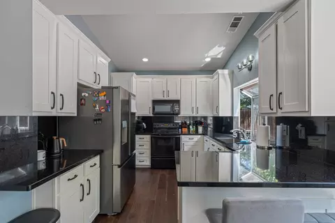 Kitchen - 132 Henry Ct, Tracy, CA 95376 photo 1 of 1