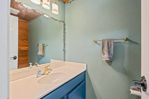 Bath - 132 Henry Ct, Tracy, CA 95376 photo 1 of 4