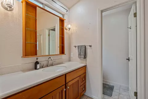 Bath - 132 Henry Ct, Tracy, CA 95376 photo 2 of 4