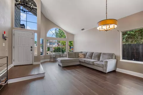 Living - 132 Henry Ct, Tracy, CA 95376 photo 2 of 3