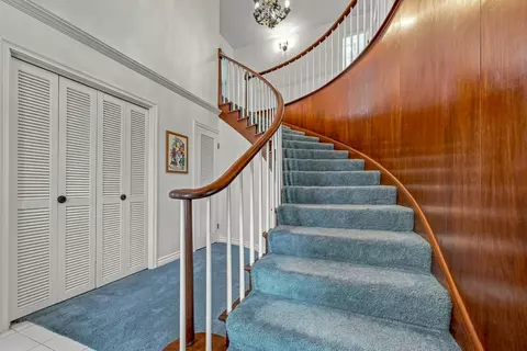 Entry Way - 1012 Wyoming Dr, Merced, CA 95340 photo 5 of 9