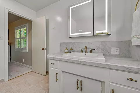 Bath - 1012 Wyoming Dr, Merced, CA 95340 photo 4 of 4