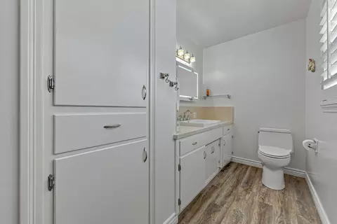 Bath - 1012 Wyoming Dr, Merced, CA 95340 photo 2 of 4