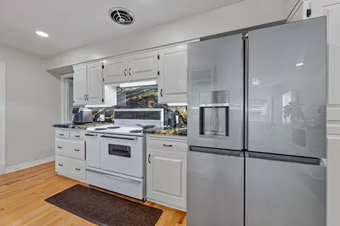 Kitchen - 1012 Wyoming Dr, Merced, CA 95340 photo 3 of 8