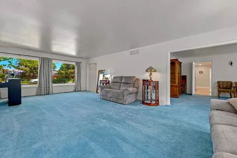 Living - 1012 Wyoming Dr, Merced, CA 95340 photo 2 of 5