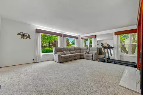 Living - 1012 Wyoming Dr, Merced, CA 95340 photo 4 of 5