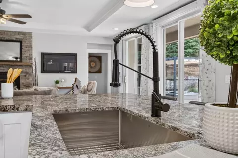 Kitchen - 5752 Arrowhead Dr, Foresthill, CA 95631 photo 4 of 6