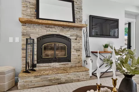 Living - 5752 Arrowhead Dr, Foresthill, CA 95631 photo 2 of 4