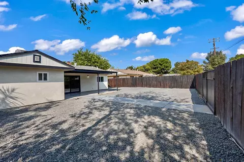 Exterior - 1546 Bedford Ave, Modesto, CA 95351 photo 6 of 7