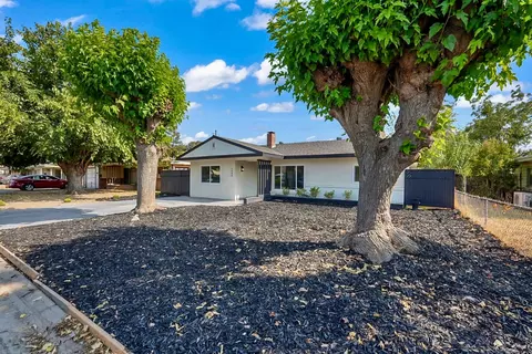 Exterior - 1546 Bedford Ave, Modesto, CA 95351 photo 4 of 7