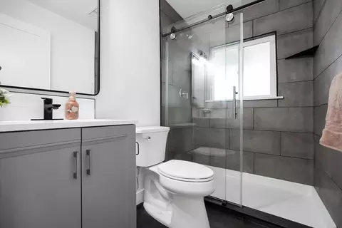 Bath - 1546 Bedford Ave, Modesto, CA 95351 photo 1 of 2