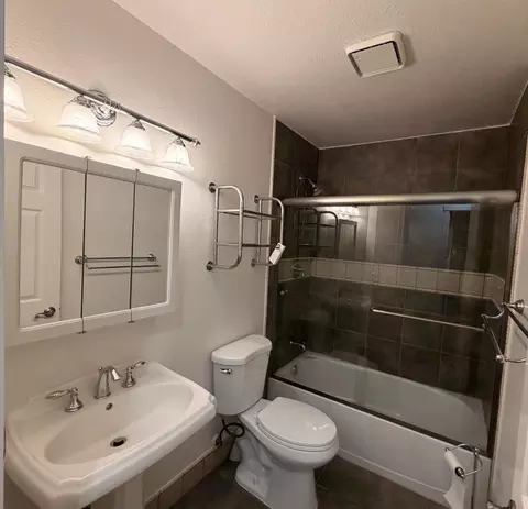 Bath - 2950 Dronero Ct, Tracy, CA 95376 photo 1 of 2