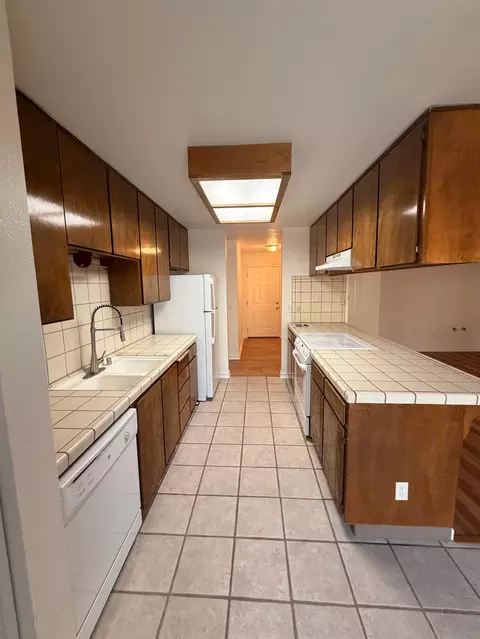 Kitchen - 2950 Dronero Ct, Tracy, CA 95376 photo 2 of 4