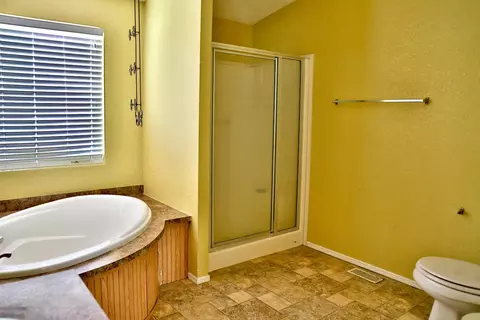 Bath - 19360 Simpson Rd, Corning, CA 96021 photo 4 of 7