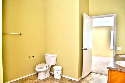 Bath - 19360 Simpson Rd, Corning, CA 96021 photo 3 of 7