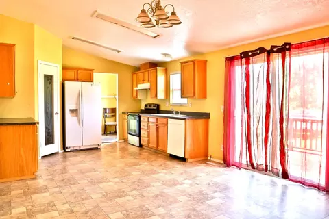 Kitchen - 19360 Simpson Rd, Corning, CA 96021 photo 1 of 7