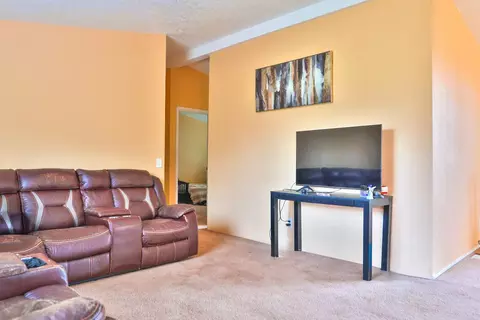 Living - 19360 Simpson Rd, Corning, CA 96021 photo 5 of 6