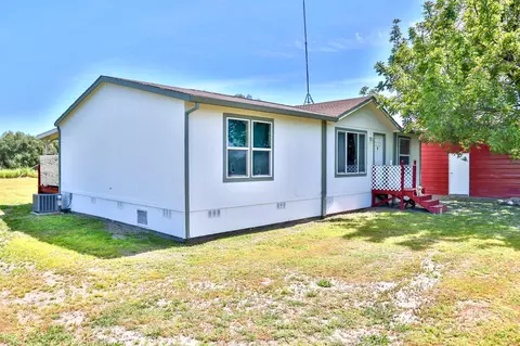 Exterior - 19360 Simpson Rd, Corning, CA 96021 photo 2 of 6