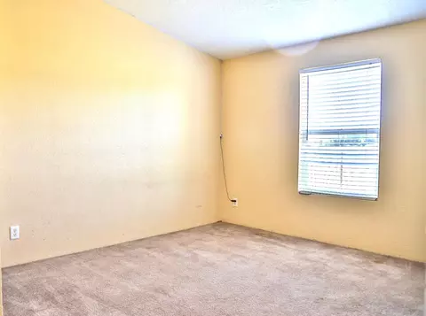 Bedroom - 19360 Simpson Rd, Corning, CA 96021 photo 2 of 7